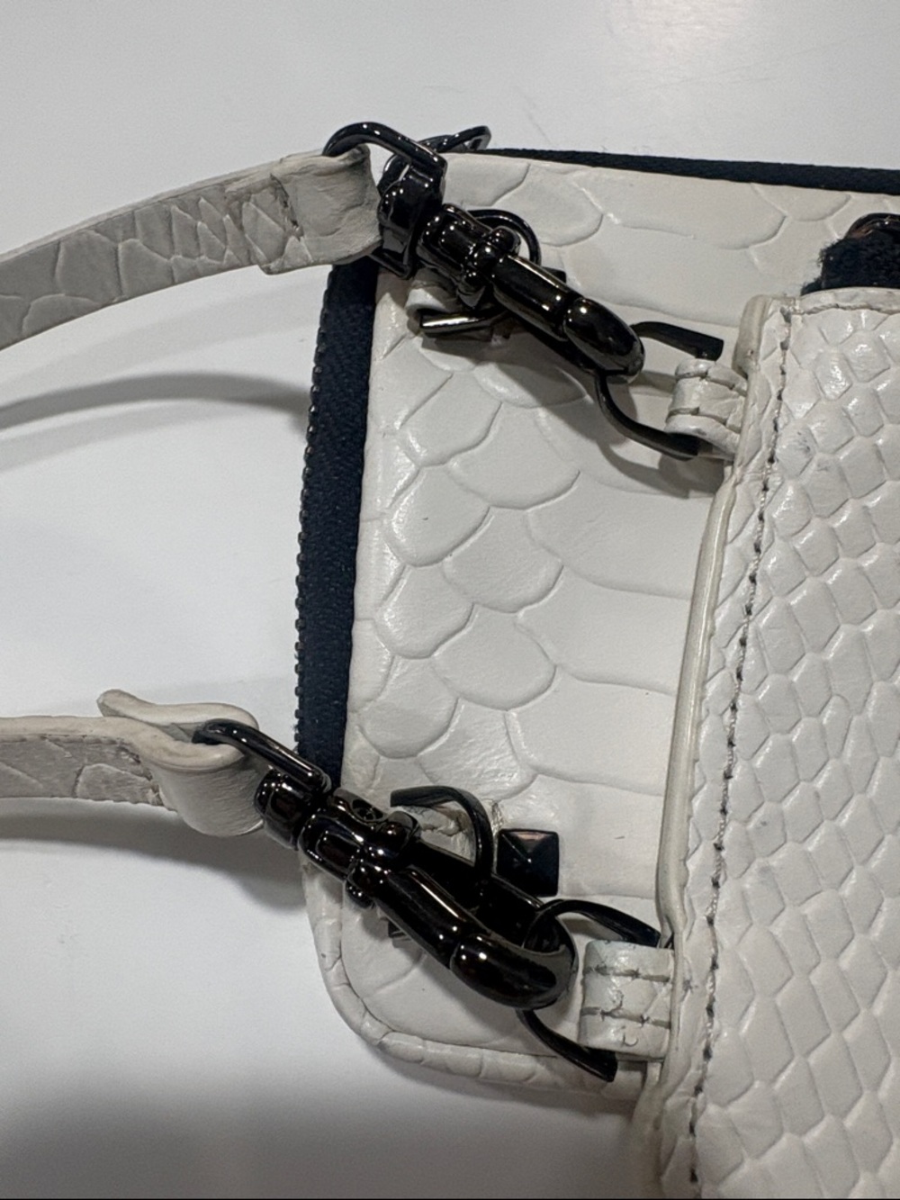 Bandolier ivory reptile design expandable zip pouch + pouch with strap—2 pouches - Picture 7 of 11
